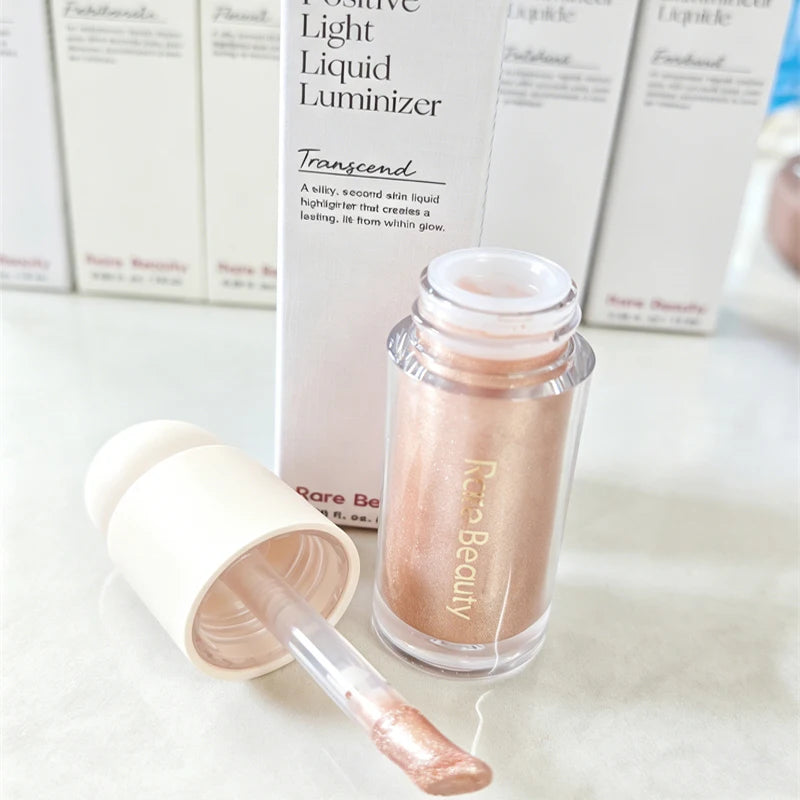 Rare Beauty Barra de Contorno Facial 3D, Bronceador, Iluminador Líquido Brillante para Mejillas, Maquillaje con Toque Femenino