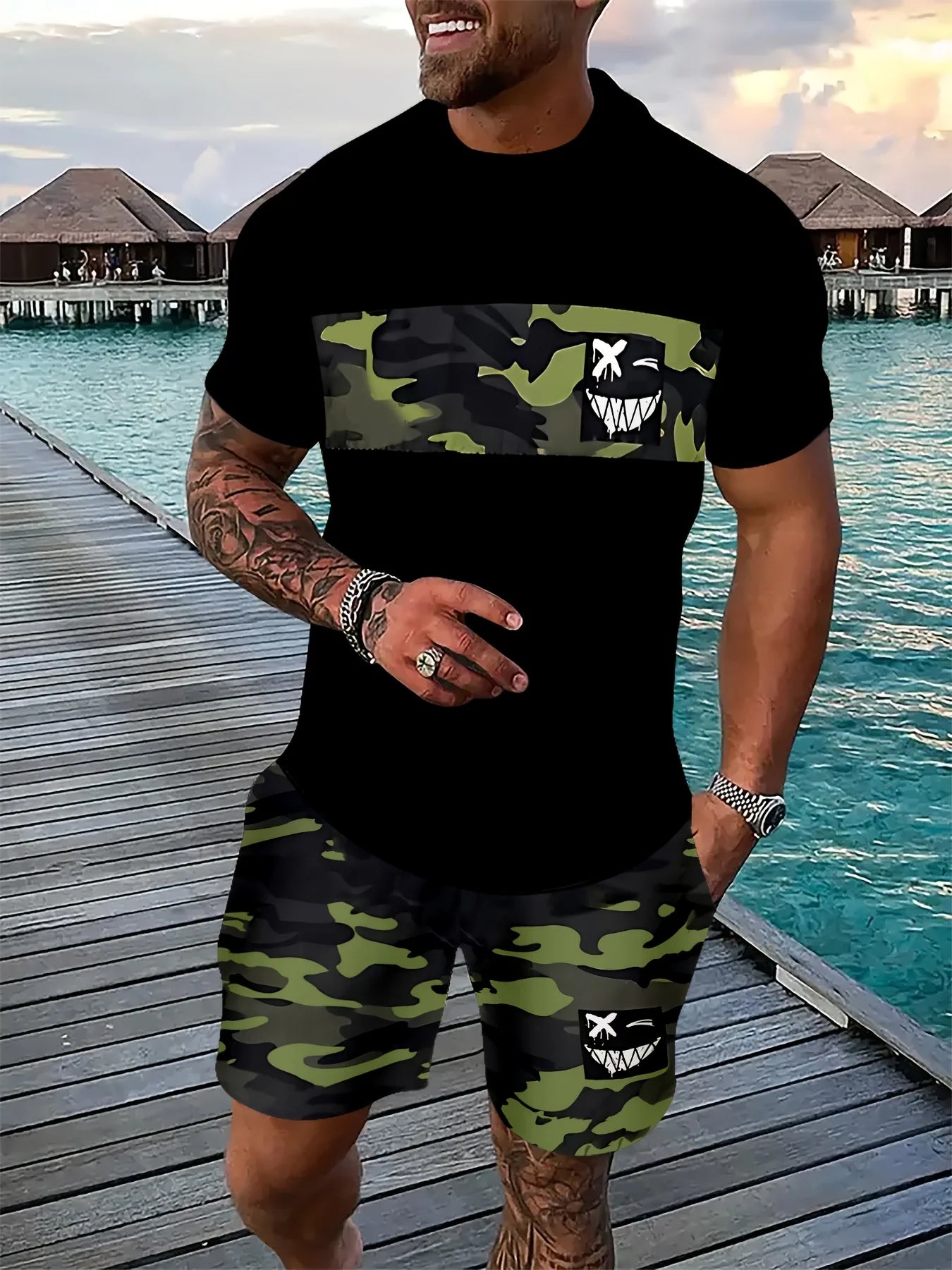 Nueva ropa deportiva de verano para hombre, conjunto de camiseta de manga corta a rayas, ropa de viaje al aire libre de dos piezas, pantalones cortos de ajuste relajado, ropa de entrenamiento