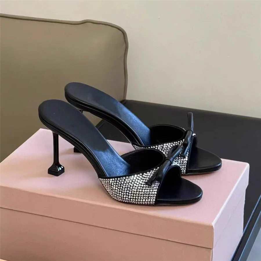 Zapatillas de cristal de diseñador para mujer, zapatos de vestir de tacón alto, zapatos de tacón para mujer, sandalias de lujo con lazo para mujer, chanclas de pasarela 2025