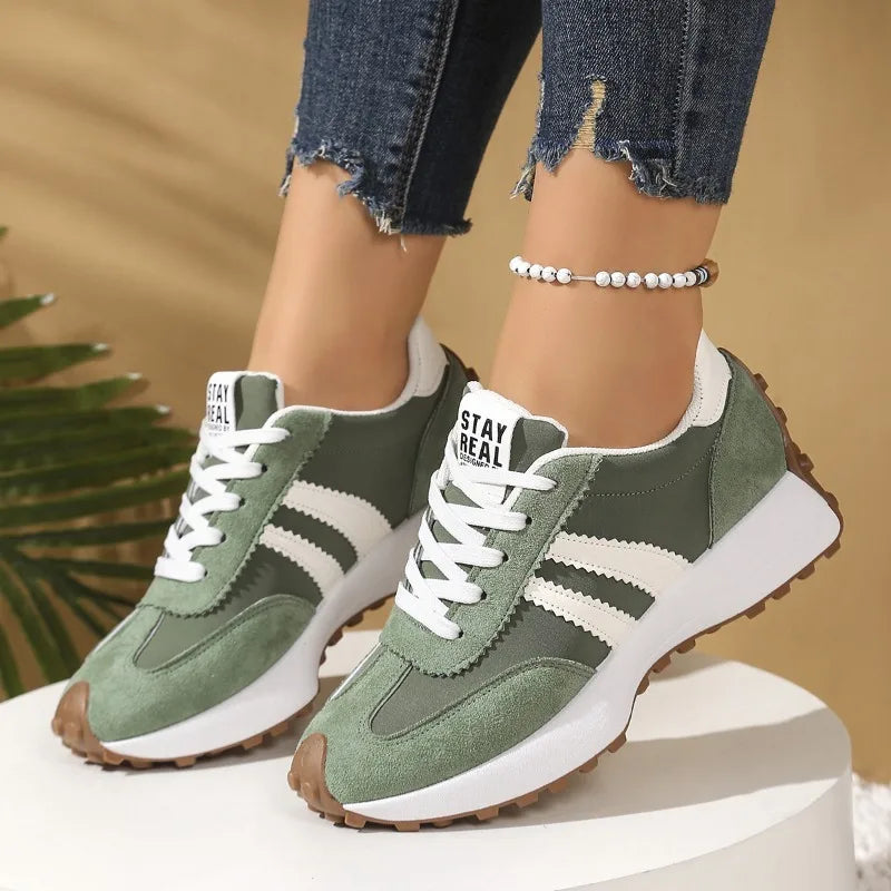 Zapatillas de deporte de mujer con suela gruesa de primavera 2026, nuevas zapatillas informales de cuero con retales, zapatos cómodos informales para exteriores para mujer, zapatos de mujer
