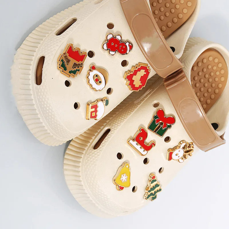 10 Uds. Nueva serie navideña, adornos para zapatos con agujeros, bonitos zapatos de Reno de dibujos animados, hebilla DIY, accesorios para zapatos con agujeros 3D