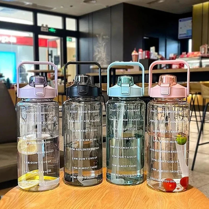 Botella de agua de plástico con pajita de 2 litros, botella grande portátil de viaje para niñas, taza grande para deportes, Fitness y bicicleta