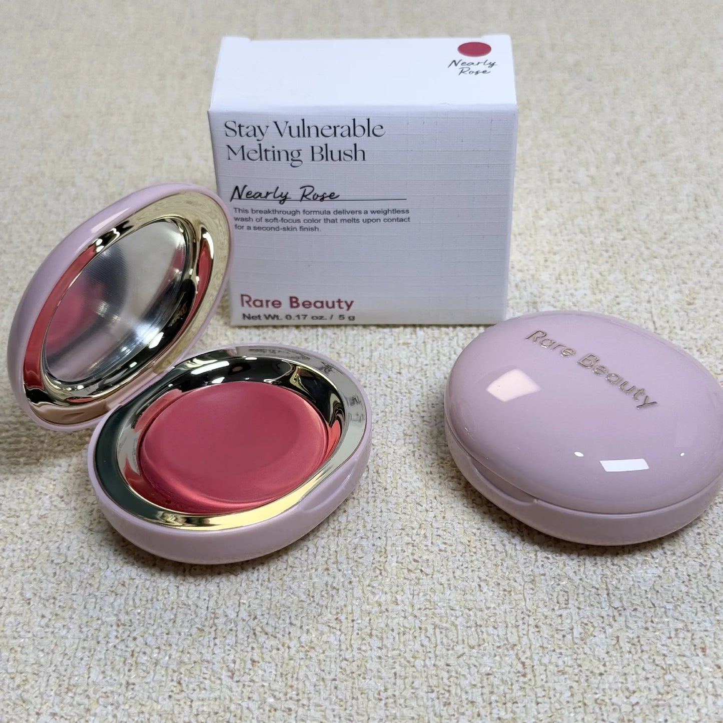 Brillo Labial Rare Beauty, Ilumina la Piel, Es Sedoso y Hermoso, Realza los Contornos, Maquillaje para Chicas y Mujeres, con Caja