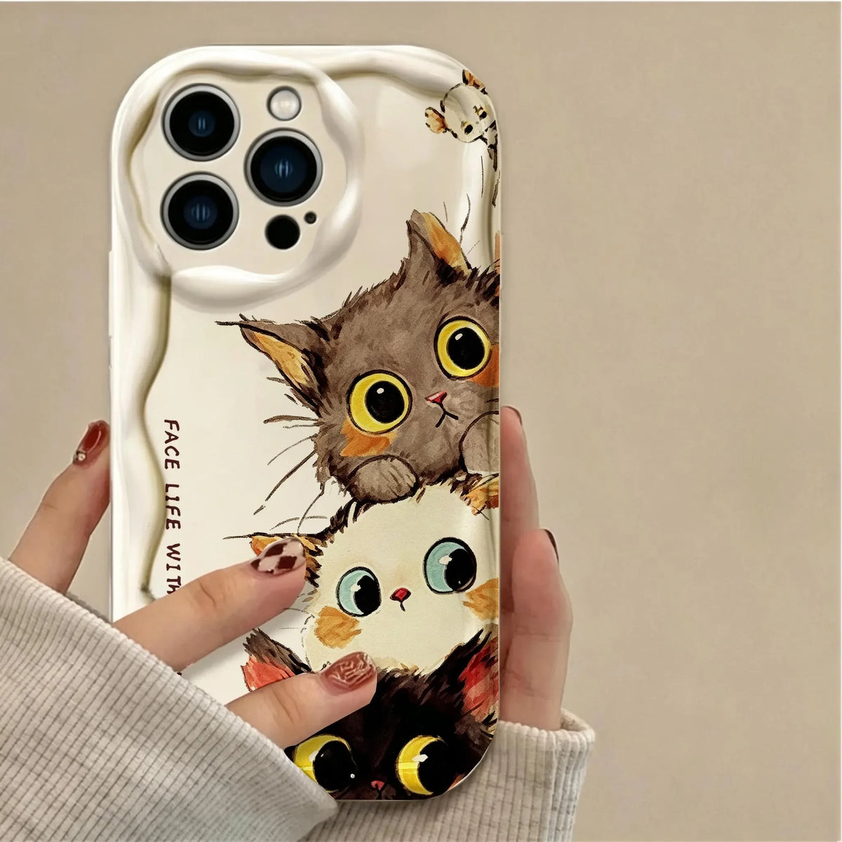 Funda de felpa con diseño de oso y gato con pajarita de té con leche para OPPO Reno 16 15 16F 15F 13F 12F 11F 14F 8 11 12 13 14 Pro 8T 5G Reno 7 4G 5 6 Lite