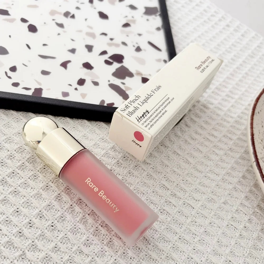 Rubor Líquido Soft Pinch de Rare Beauty, Sedoso, Ligero, Transpirable, de Larga Duración, Maquillaje Voluminizador, Hope Love Virtue Happy Wonder Worth