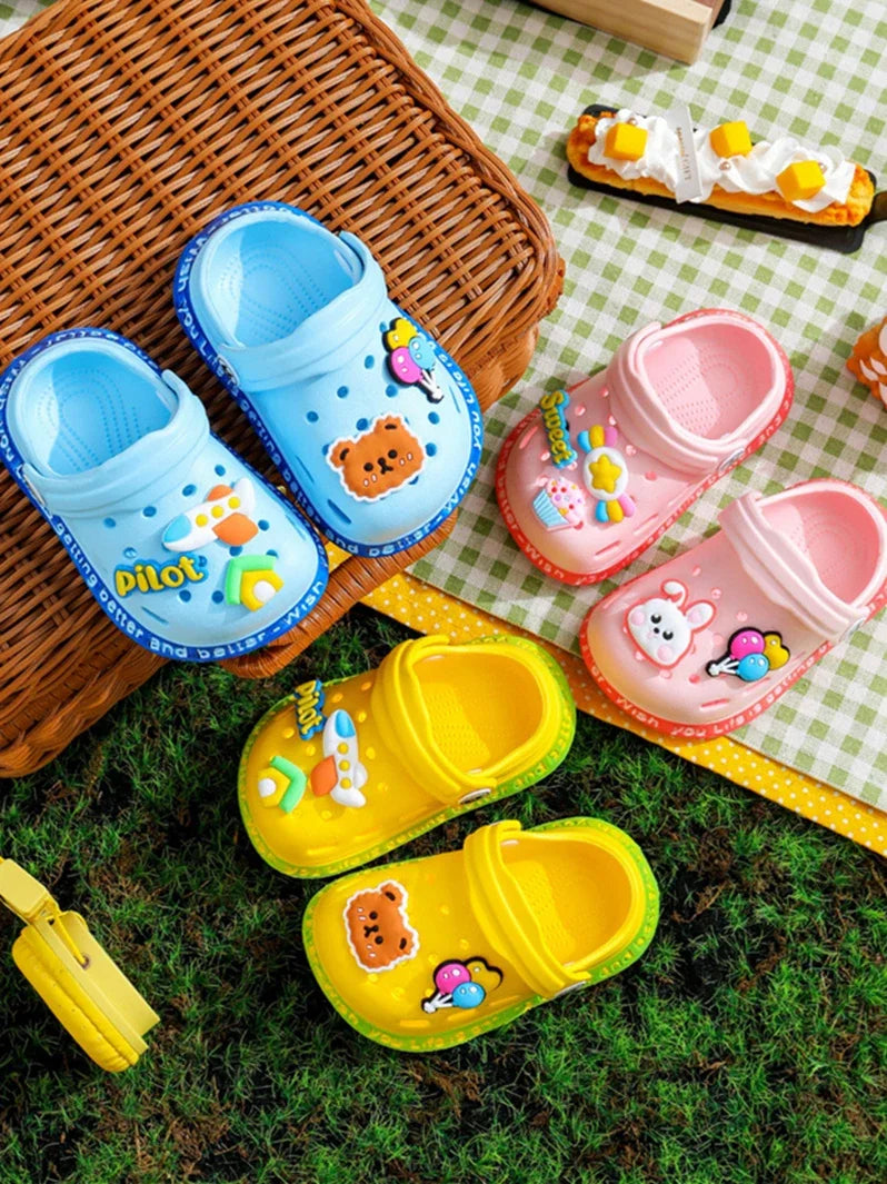 Sandalias de verano para niñas, niños, niñas, sandalias de dibujos animados para bebés, tacón plano, zapatillas suaves sólidas de dibujos animados, calzado para jardín para niños
