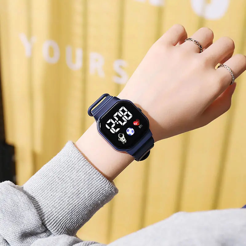 Reloj Deportivo para Niños, Relojes Digitales LED, Correa de Silicona de Fútbol, Reloj de Pulsera Electrónico Impermeable para Niños y Niñas, Regalos