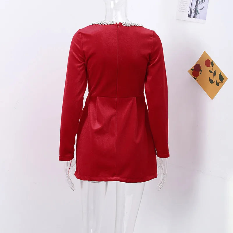 Vestidos elegantes lisos con cuello de pico para mujer, minivestidos femeninos de terciopelo rojo con tirantes y espalda descubierta, moda de línea A para fiesta de otoño 2024