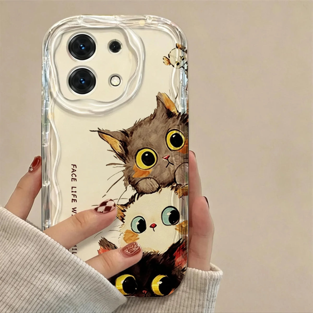 Funda de felpa con diseño de oso y gato con pajarita de té con leche para OPPO Reno 16 15 16F 15F 13F 12F 11F 14F 8 11 12 13 14 Pro 8T 5G Reno 7 4G 5 6 Lite