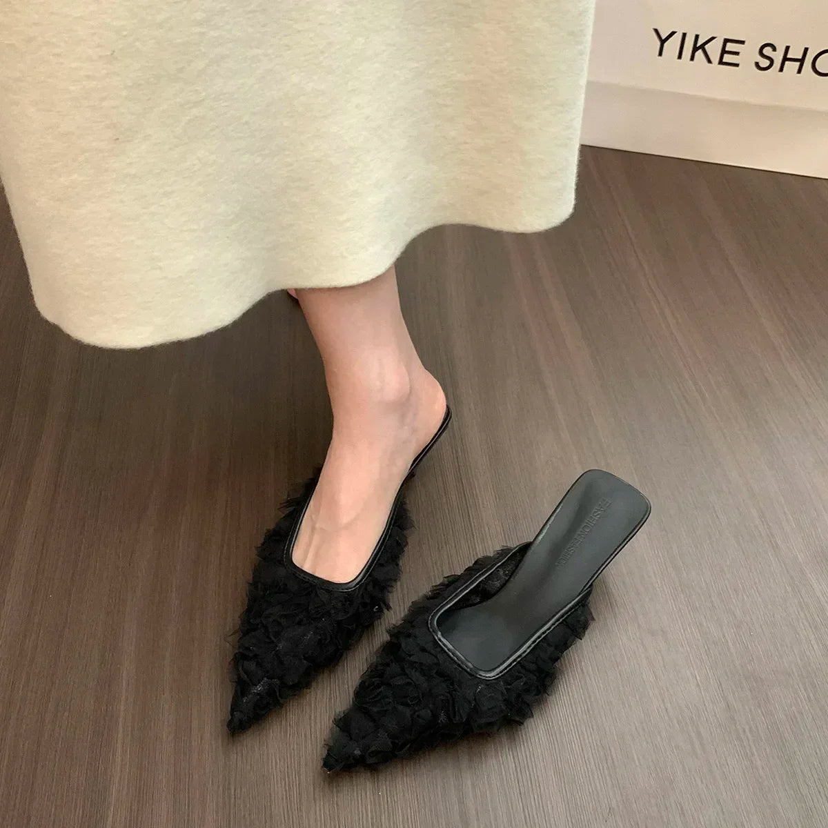 Zapatillas de tacón con punta estrecha, zapatos elegantes para mujer, sandalias de tacones medios, sandalias de moda 2025, zapatos de tacón de verano, nuevos zapatos de lujo para mujer