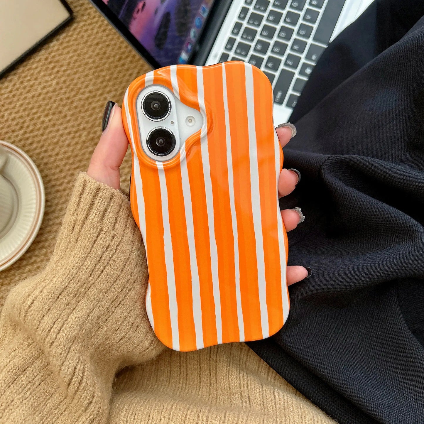 Funda de teléfono de rayas brillantes 2 en 1 a la moda para iPhone 13, 14, 15 16 Pro Max, bordes ondulados, tacto cómodo, carcasa trasera dura y delgada