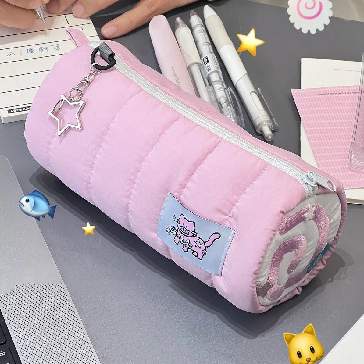 Papelería para estudiantes, suministros escolares, estuche para lápices con rollo de toalla rosa, bolsa de almacenamiento de bolígrafos suaves Kawaii, bolsa de cosméticos de dibujos animados de gran capacidad