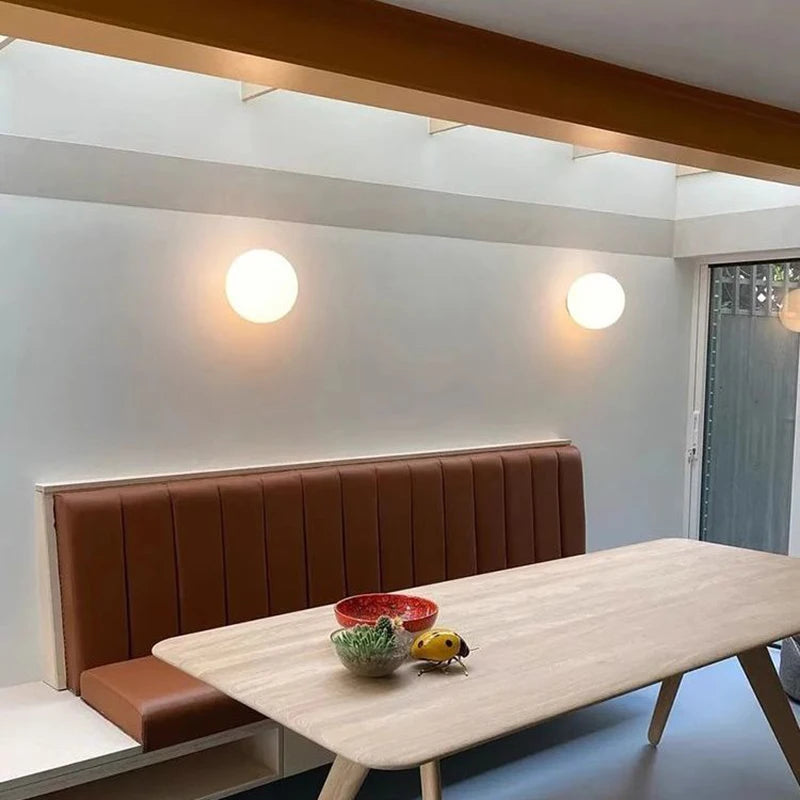 Lámpara de bola de cristal, lámparas de pared de cristal blanco lechoso modernas para dormitorio, sala de estar, sofá, fondo, Base oculta, luz de pared para baño