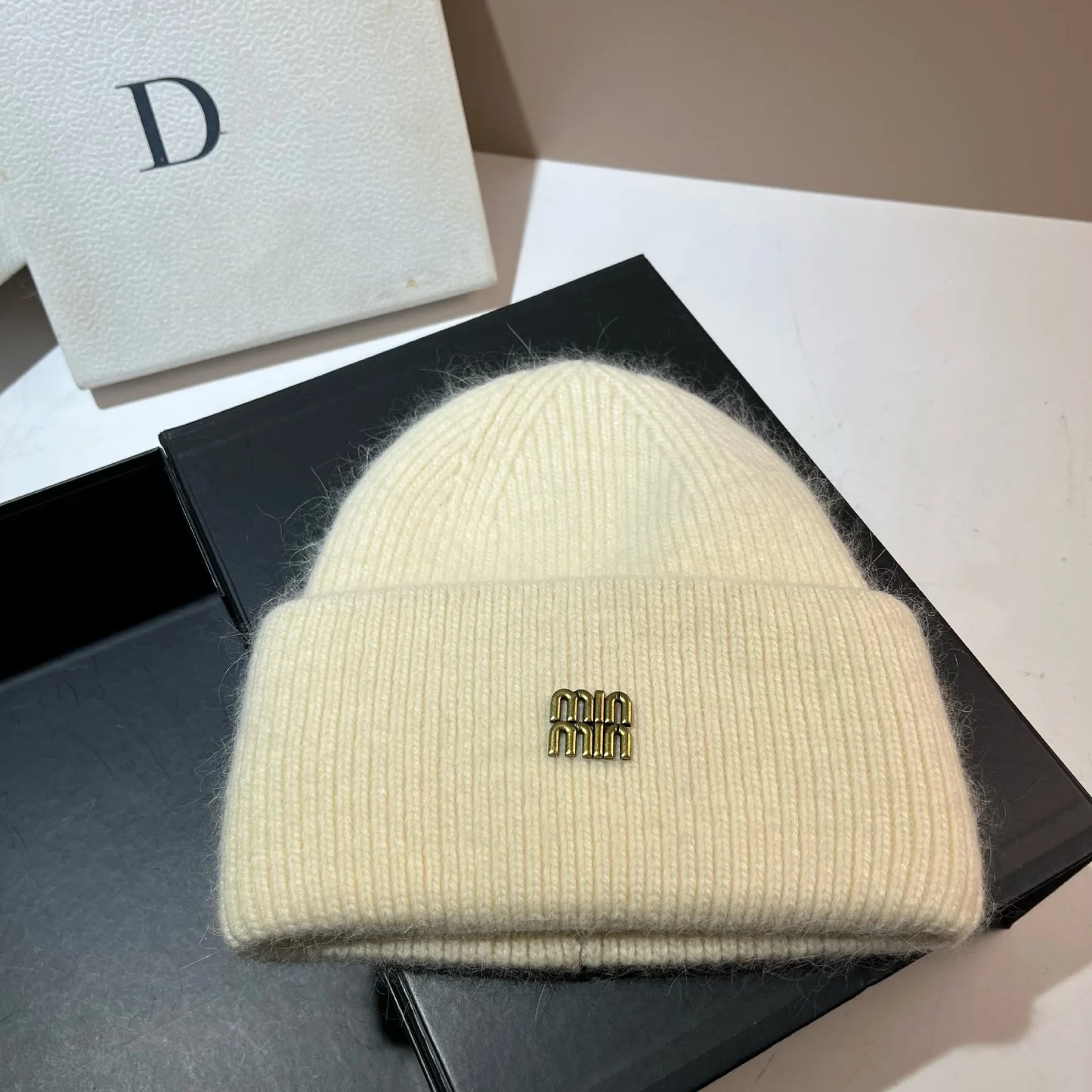Gorro de invierno con letras, gorro tejido de piel de conejo cálido y frío, gorro grueso con protección para los oídos de Angora, gorros suaves y cálidos para mujer