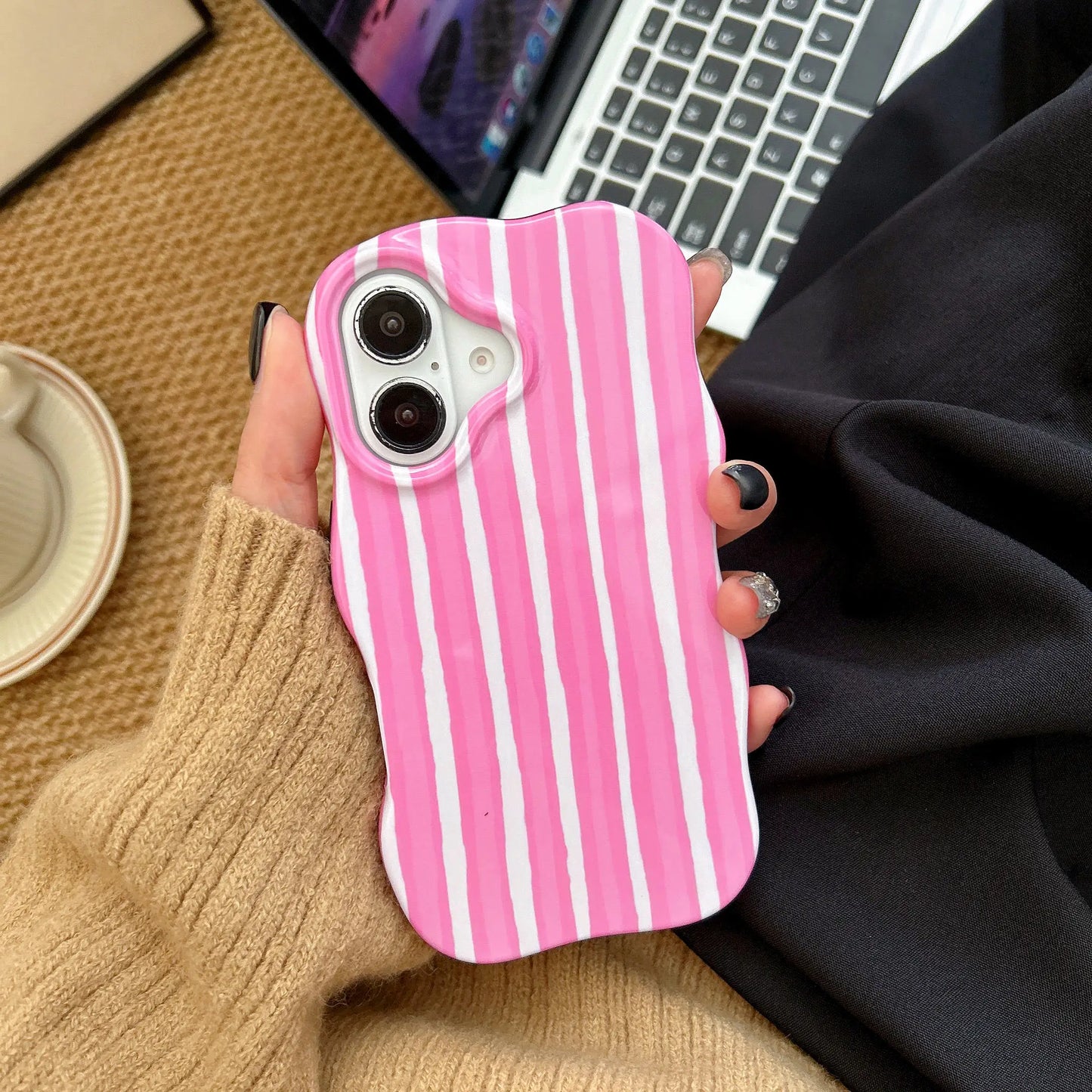 Funda de teléfono de rayas brillantes 2 en 1 a la moda para iPhone 13, 14, 15 16 Pro Max, bordes ondulados, tacto cómodo, carcasa trasera dura y delgada