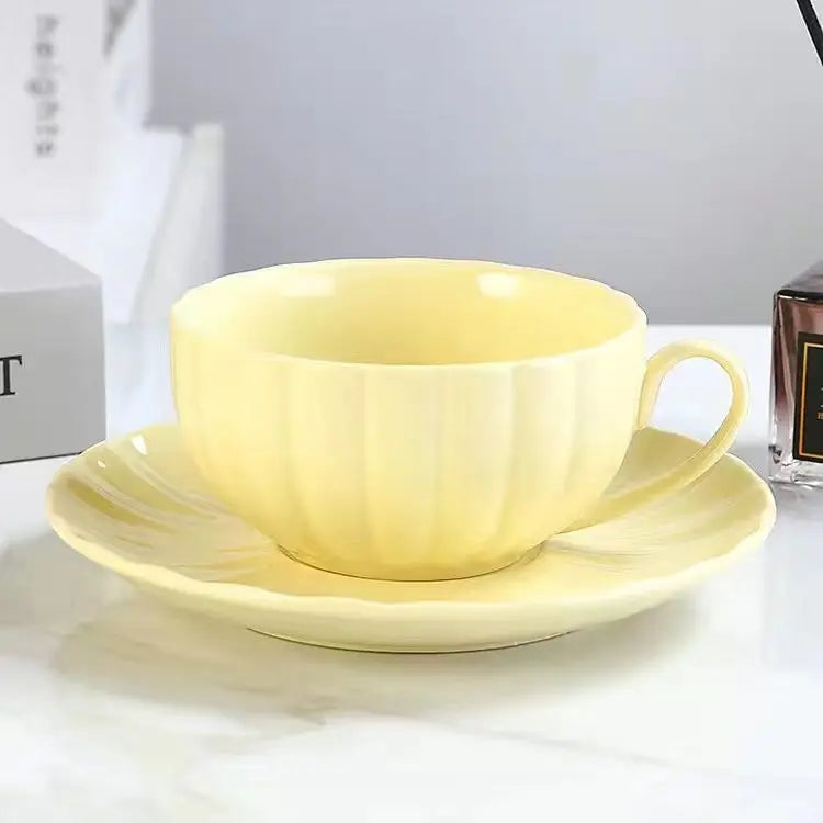 Taza de café de calabaza creativa para colgar en la oreja, nuevo juego de Taza y plato de cerámica, diseño pequeño Sense Home Fairy Taza y plato