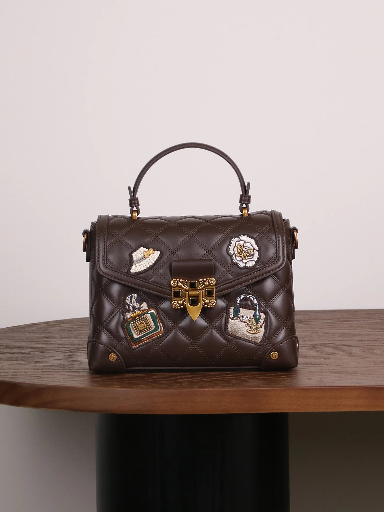 2026 nueva moda impresa bolso de remache personalizado con alto sentido de lujo y contraste retro, bolso de mensajero de un solo hombro ingenio