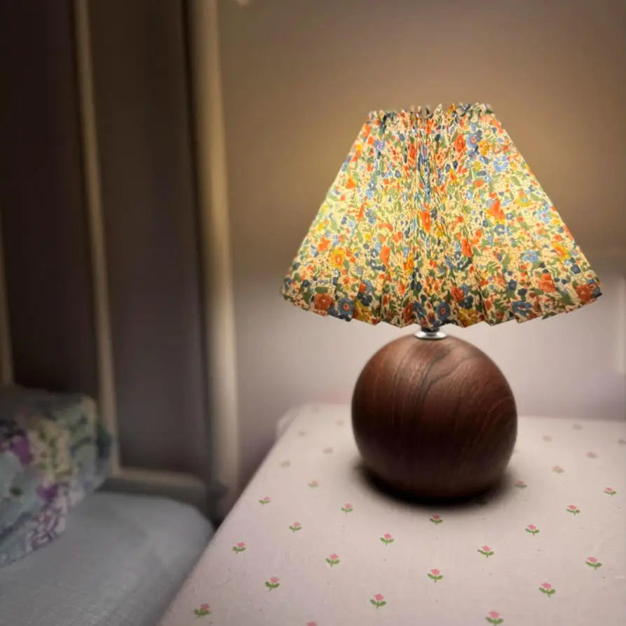 Lámpara LED para mesita de noche, bonitas y pequeñas lámparas plisadas para mesita de noche, luz ambiental Circular de nogal, decoración de dormitorio USB, luz nocturna