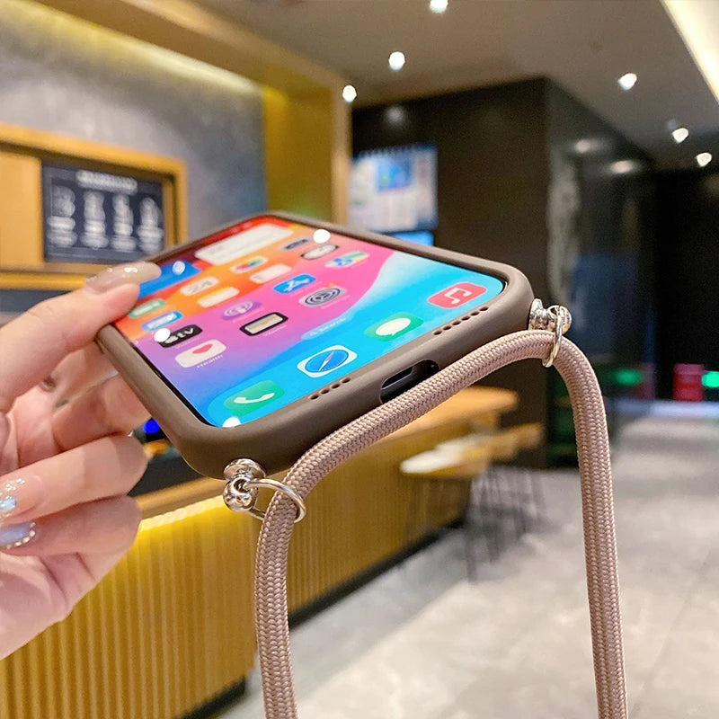 Fundas de teléfono Crossbody Love para IPhone 17 16 Pro Max 15 14 13 12 11 con funda trasera de silicona con cordón