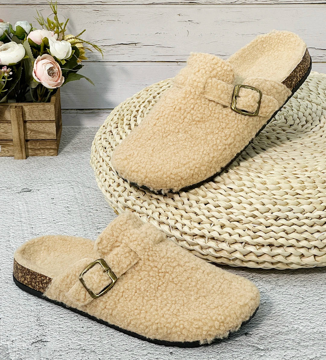 Otoño e Invierno nuevas mujeres y hombres tela de gamuza zapatilla de punta cerrada interior o exterior Slip-on Retro Sandalias planas duraderas