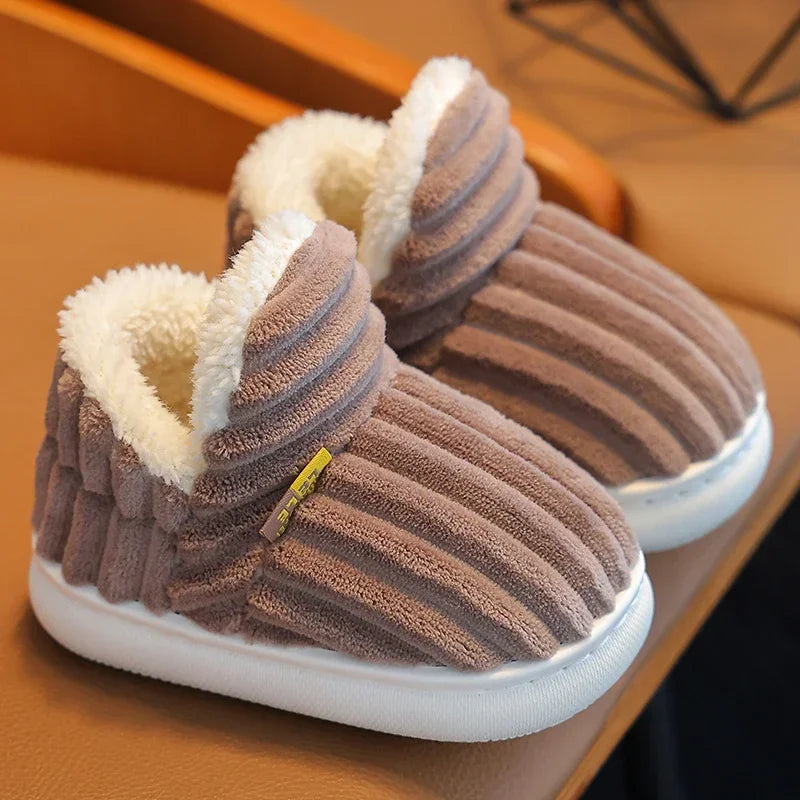Nuevas zapatillas de felpa a rayas sencillas de invierno, suela suave antideslizante para niños y niñas, zapatos cálidos de algodón para el hogar