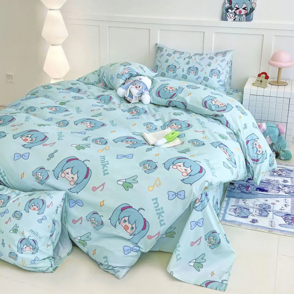 Nuevo Juego de cama Miku de 4 piezas totalmente de algodón para niñas, sábanas bonitas de dibujos animados de Anime, juego de cama para dormitorio de estudiantes, fundas de almohada, funda nórdica