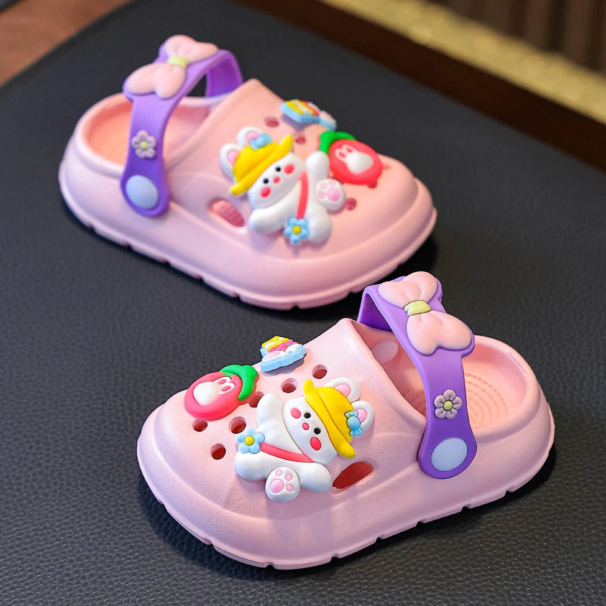 Zapatos de jardín con dibujos de conejitos para niñas, zuecos de suela blanda para bebé, sandalias transpirables antideslizantes para interiores y exteriores, sandalias de playa a la moda