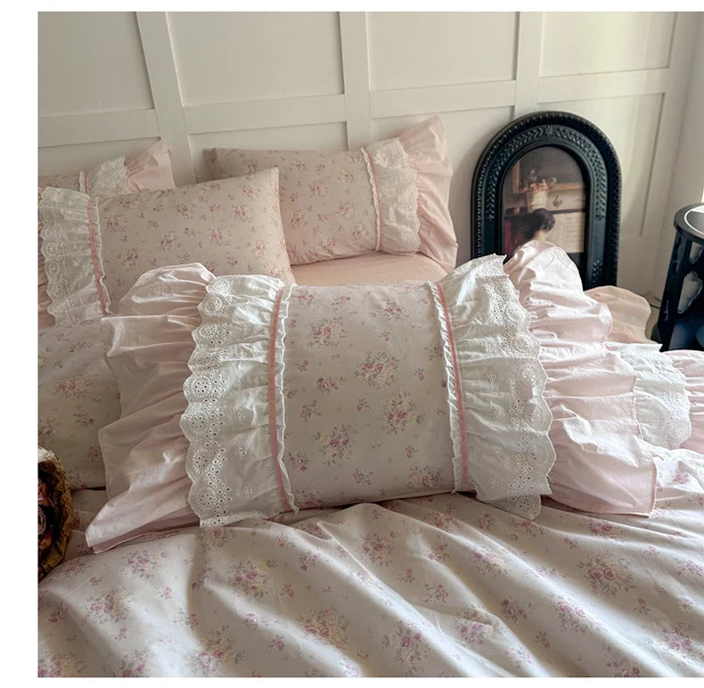 Juego de Ropa de Cama de Algodón 100% con Volantes de Encaje de Doble Capa y Diseño Floral Rosa, Incluye Funda Nórdica, Sábana, Falda de Cama, Sábana Ajustable y Fundas de Almohada (4 Piezas)