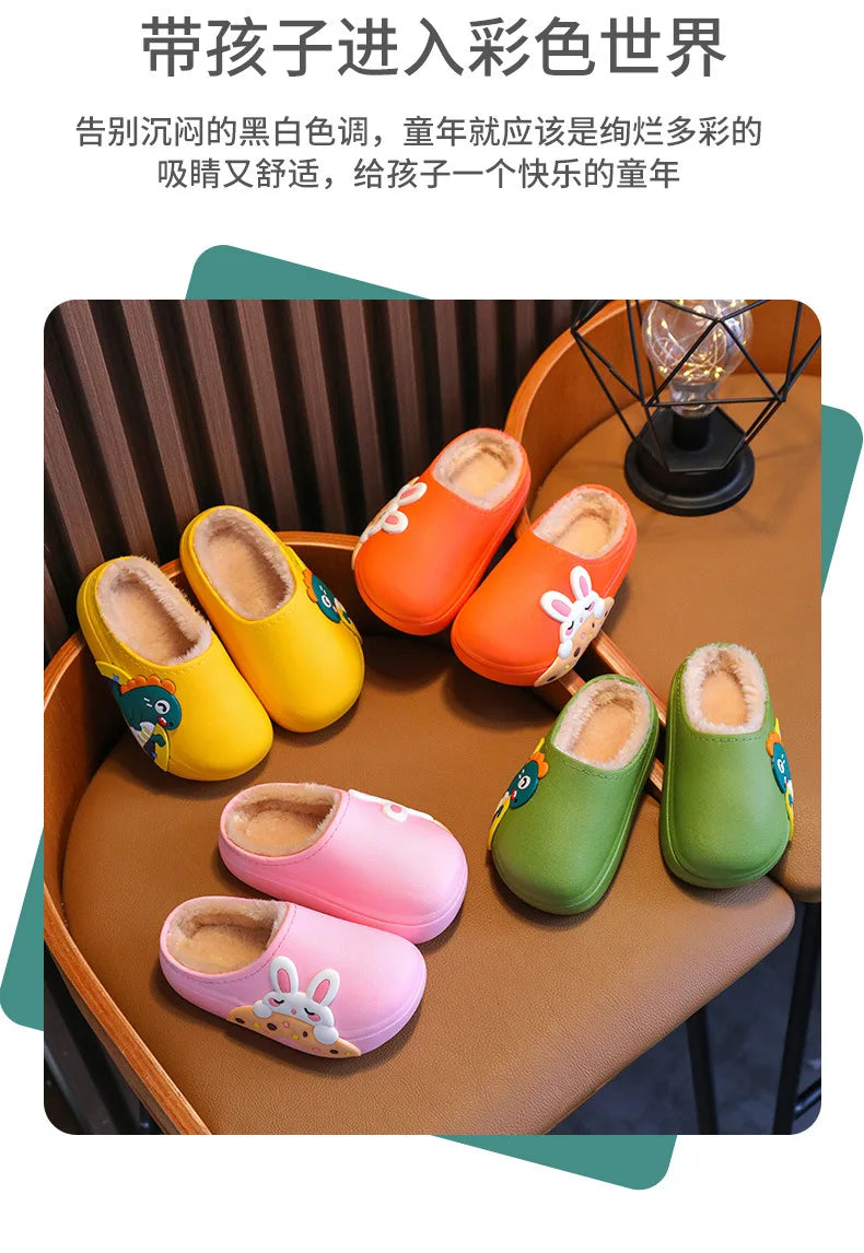 Nuevas zapatillas de algodón con dibujos animados para niños, zapatos informales cálidos e impermeables para niños y niñas, zapatos de casa de felpa antideslizantes para niños, zapatos informales