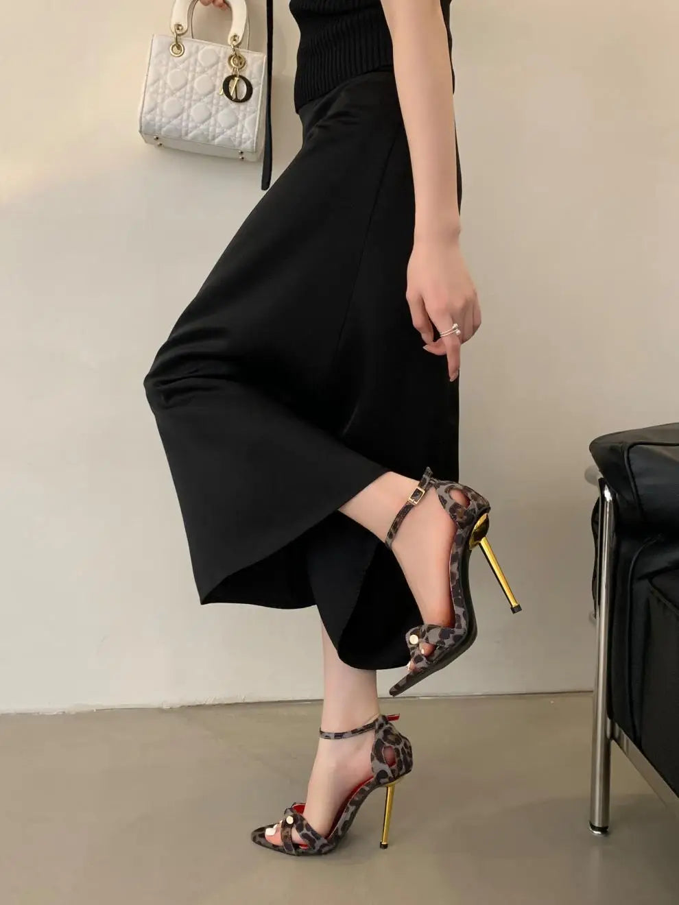 Sandalias de tacón alto para mujer, con estampado de leopardo, talla grande, con remaches metálicos huecos y puntiagudos, electrochapadas, para fiesta y discoteca, 2026