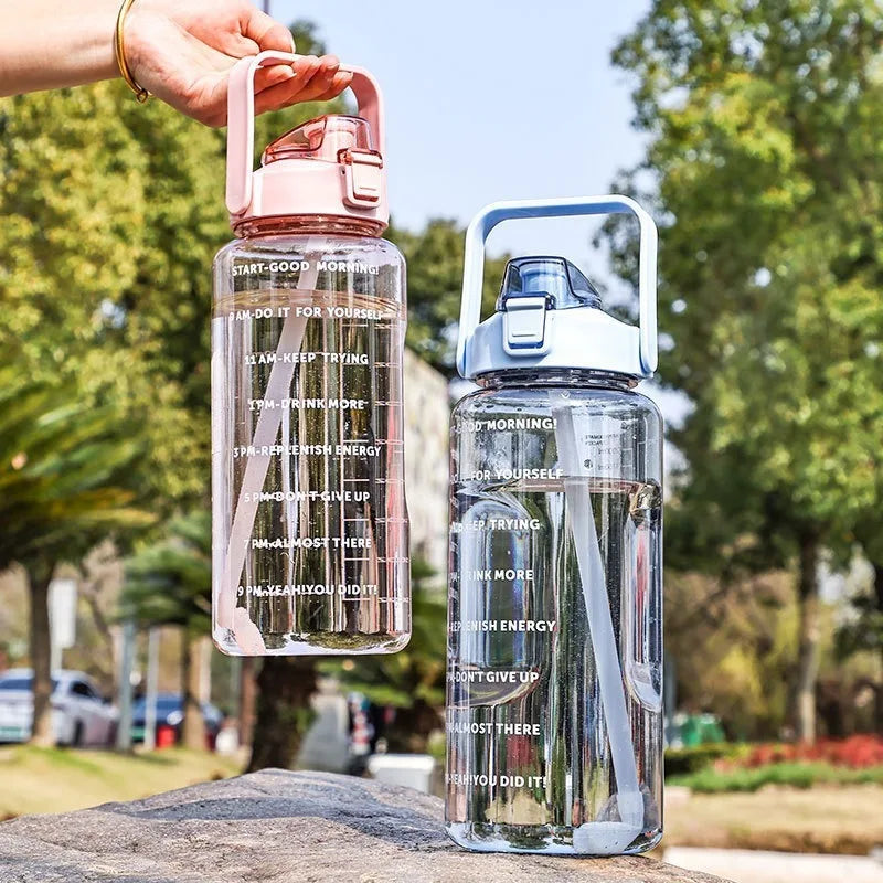 Botella de agua de plástico con pajita de 2 litros, botella grande portátil de viaje para niñas, taza grande para deportes, Fitness y bicicleta