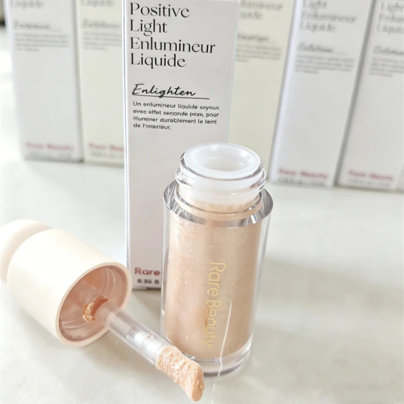 Rare Beauty Barra de Contorno Facial 3D, Bronceador, Iluminador Líquido Brillante para Mejillas, Maquillaje con Toque Femenino