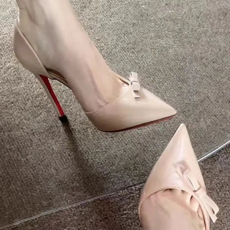 Zapatos individuales vacíos laterales otoño nuevo puntiagudo boca poco profunda arco Slip-on antideslizante tacones altos resistentes al desgaste