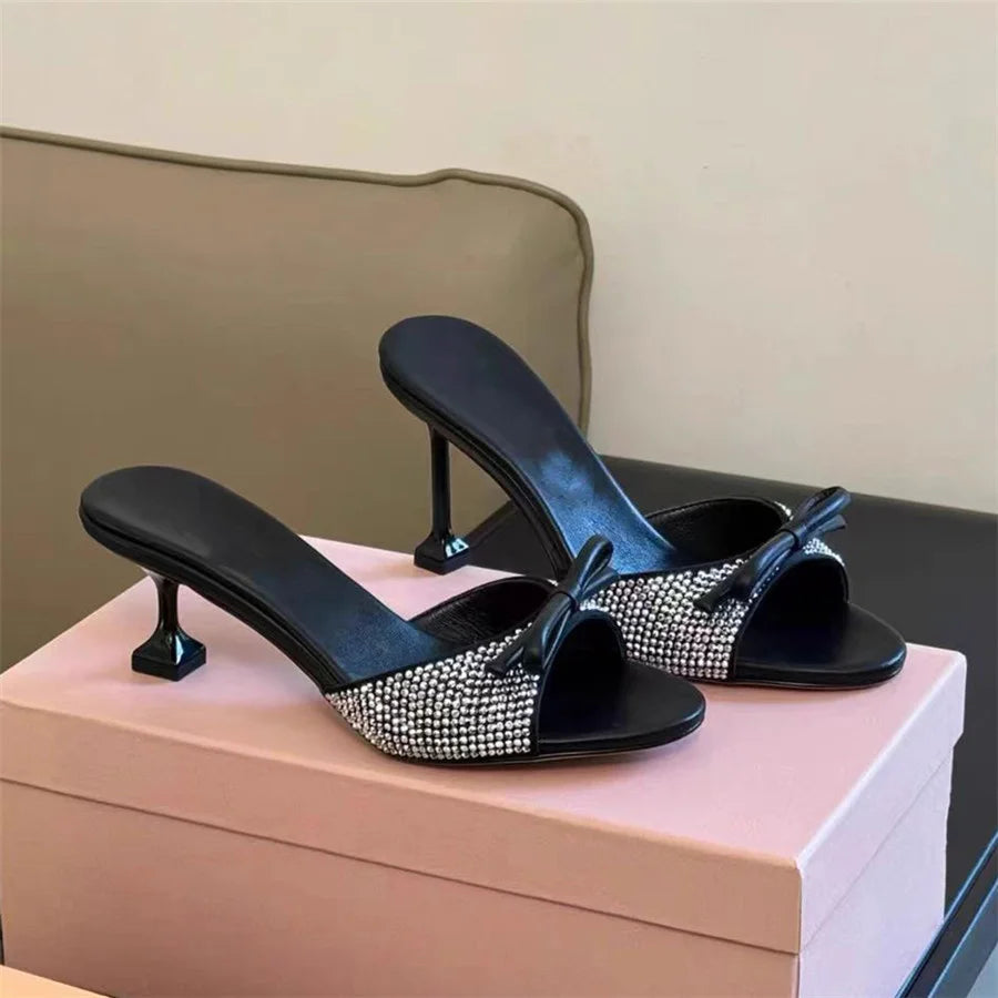 Zapatillas de cristal de diseñador para mujer, zapatos de vestir de tacón alto, zapatos de tacón para mujer, sandalias de lujo con lazo para mujer, chanclas de pasarela 2025