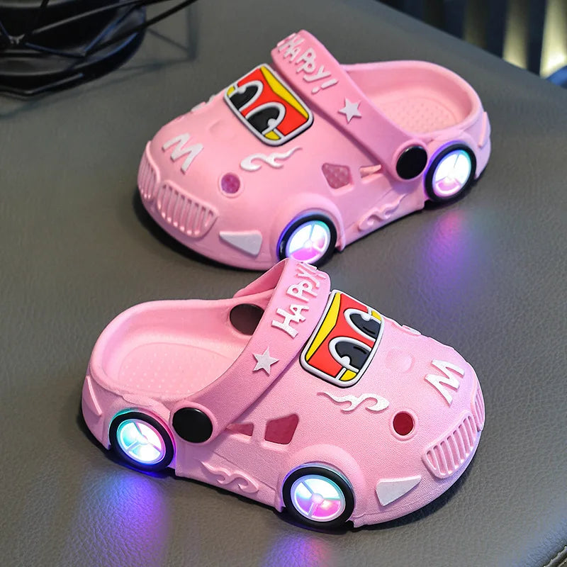 Pantuflas Infantiles Verano 2026, Nuevas Pantuflas de Playa para Niños con Forma de Auto, con Ruedas que se Iluminan, Antideslizantes y con Suela Suave