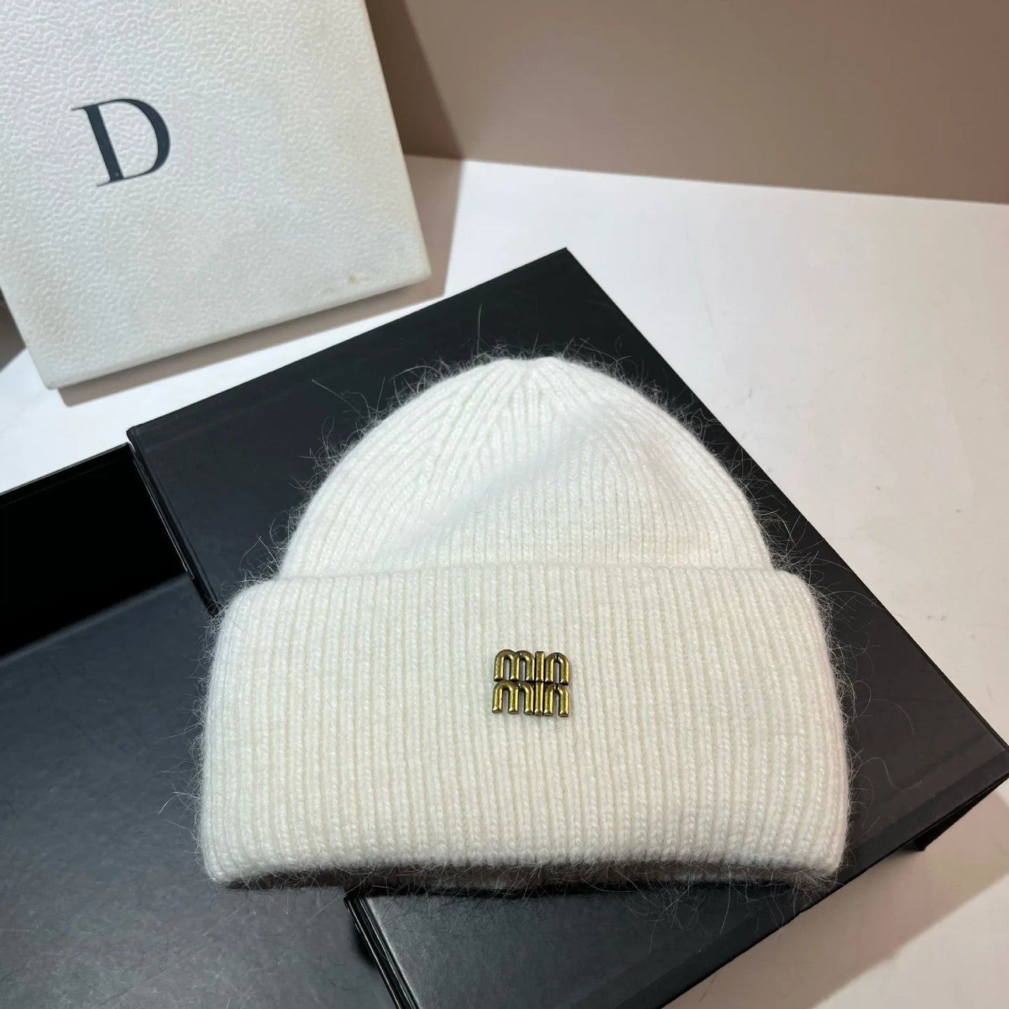 Gorro de invierno con letras, gorro tejido de piel de conejo cálido y frío, gorro grueso con protección para los oídos de Angora, gorros suaves y cálidos para mujer