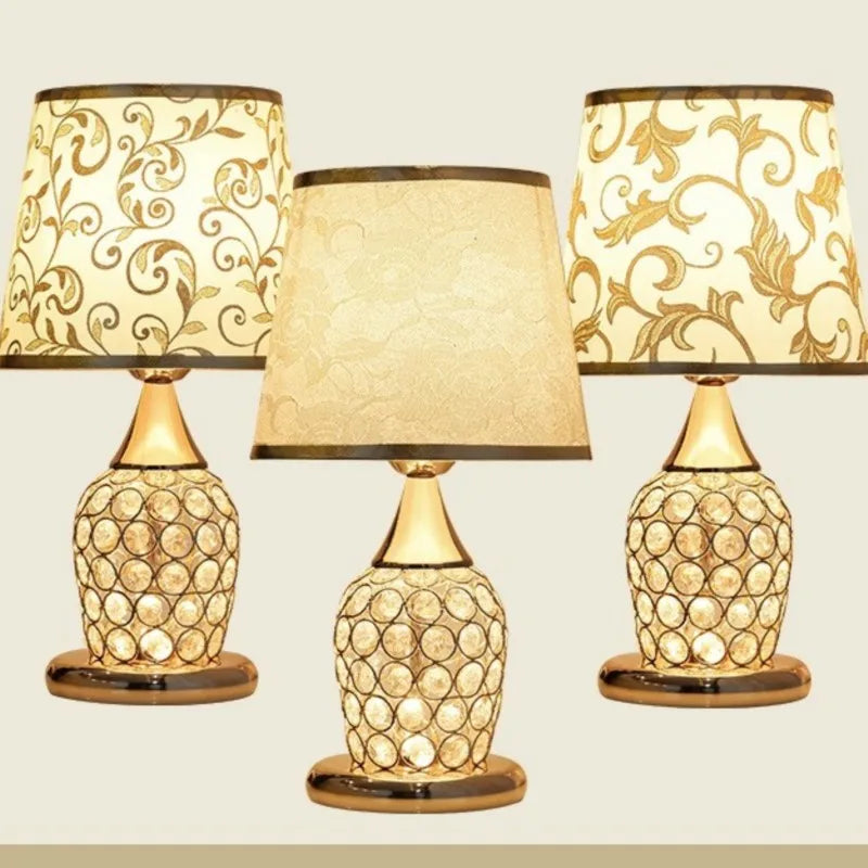 Lámpara de mesa de cristal de estilo europeo Ins, lámpara de noche decorativa creativa de moda romántica cálida y moderna para dormitorio