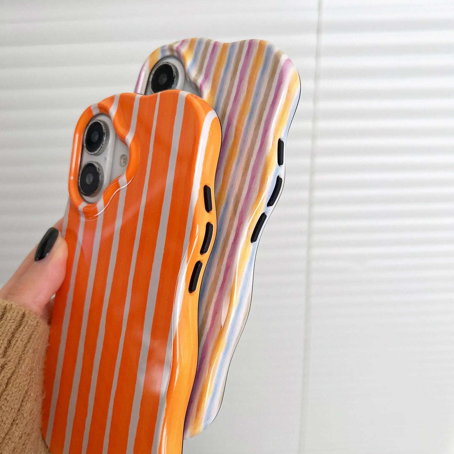 Funda de teléfono de rayas brillantes 2 en 1 a la moda para iPhone 13, 14, 15 16 Pro Max, bordes ondulados, tacto cómodo, carcasa trasera dura y delgada