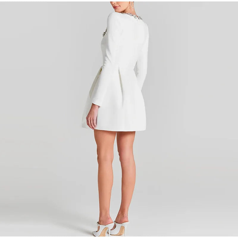 Vestidos elegantes lisos con cuello de pico para mujer, minivestidos femeninos de terciopelo rojo con tirantes y espalda descubierta, moda de línea A para fiesta de otoño 2024