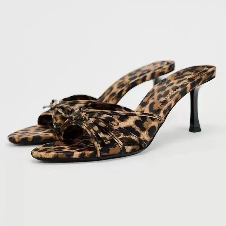 2024 mujeres novedad de verano marca de lujo Sandalias de tacón alto versátiles simples Sandalias de tacón delgado zapatillas