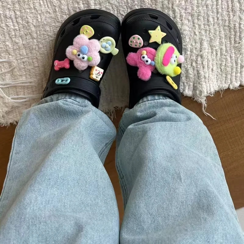 Nuevo conjunto de adornos para zapatos de felpa de invierno, boca de salchicha de dibujos animados, ojos grandes, decoraciones para zapatos para zuecos, adecuado para sandalias Diy, regalos de fiesta