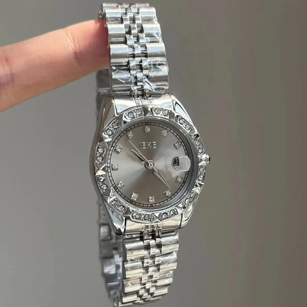 Reloj con banda de acero de aleación sólida con acento de cristal para mujer, elegante vestido, relojes con calendario de cuarzo para mujer