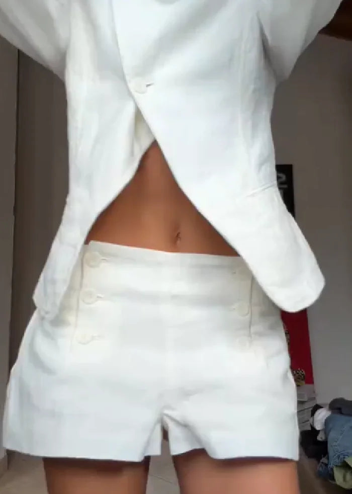 Conjunto Elegante de Dos Piezas de Lino Blanco para Mujer, Chaqueta Blazer Asimétrica de Manga Larga con Cuello Alto y Pantalones Cortos Cómodos de Cintura Alta
