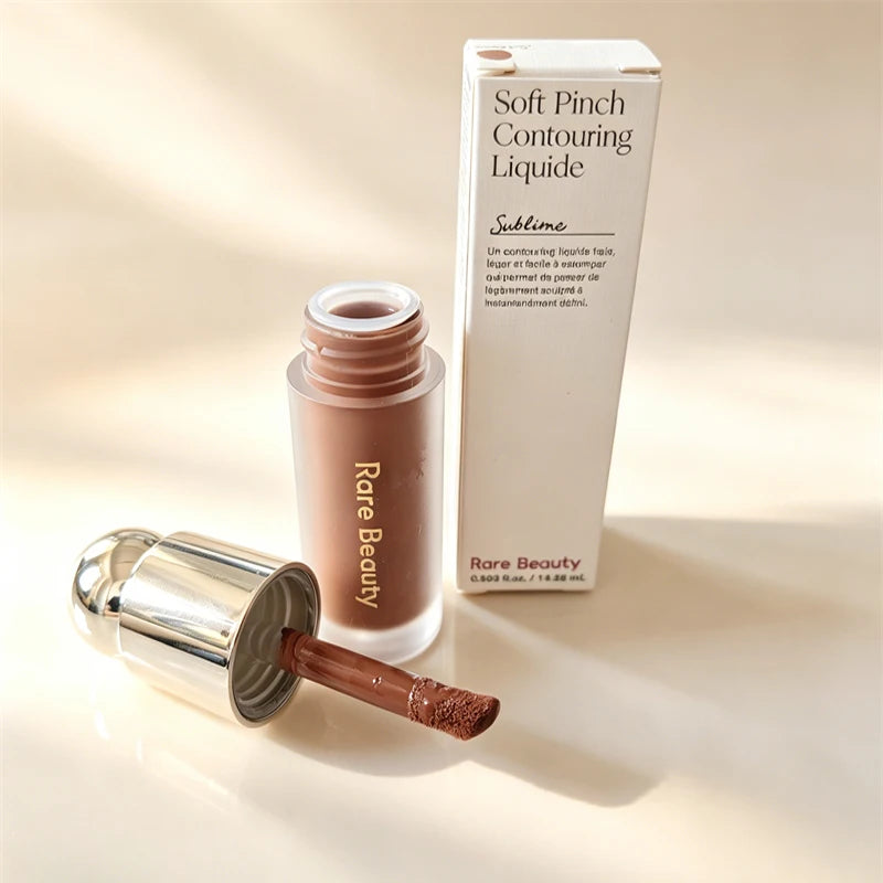 Rare Beauty Barra de Contorno Facial 3D, Bronceador, Iluminador Líquido Brillante para Mejillas, Maquillaje con Toque Femenino