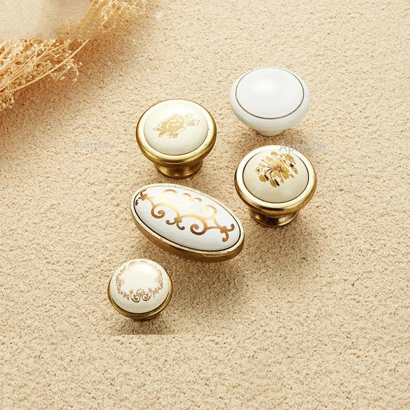 Tiradores de cerámica blanca para puerta de cocina, manijas de moda para cajón, armario, flor dorada