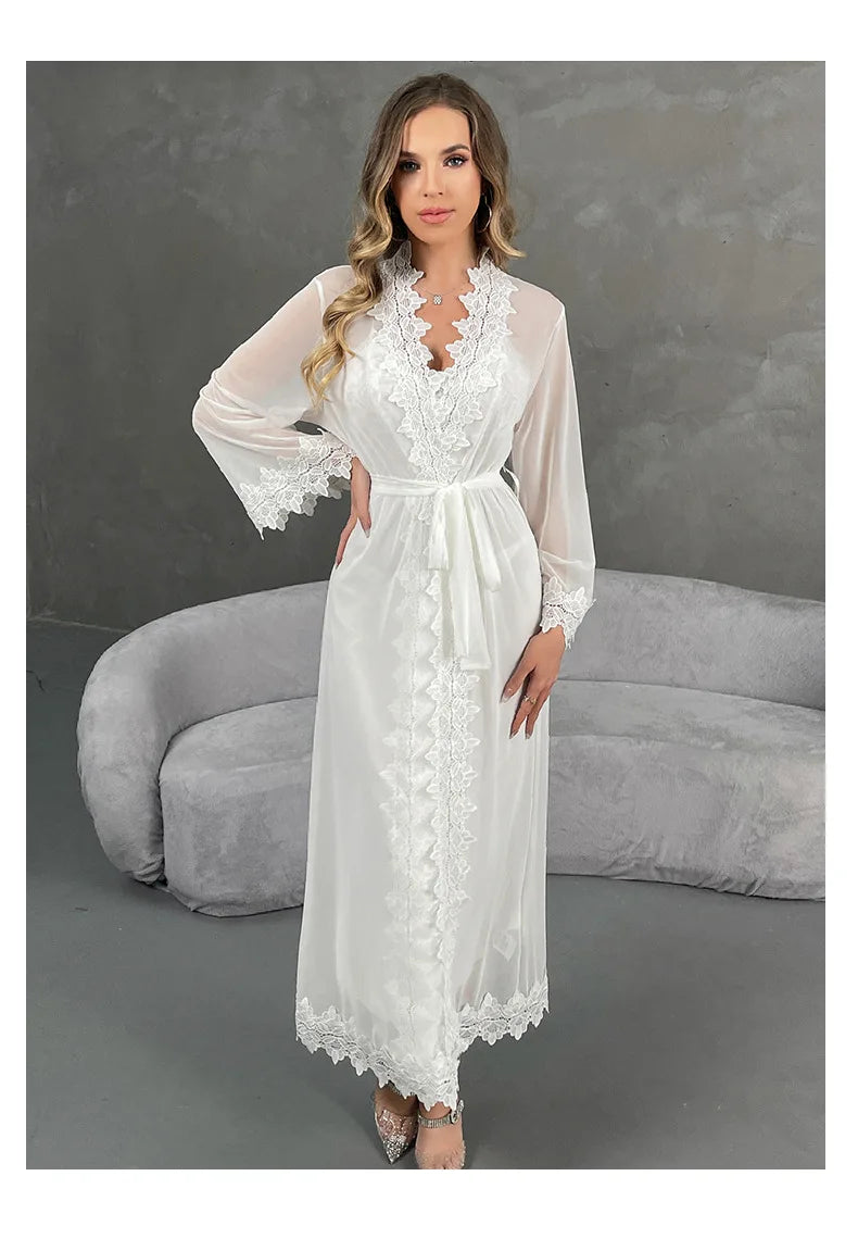 Conjunto de camisón y bata de encaje Sexy para mujer, camisón blanco de seda helada con tirantes, lencería, novedad de verano, ropa de dormir para el hogar