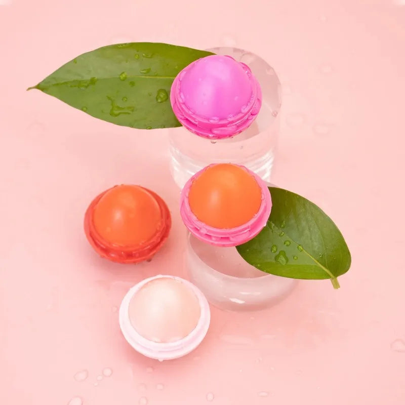Bálsamo Labial de Fresa, 1/4 Piezas, Hidratante de Larga Duración, Repara y Humecta, Lápiz Labial Rojo con Diseño de Frutas, Cuidado Labial para Labios Secos, Cosméticos
