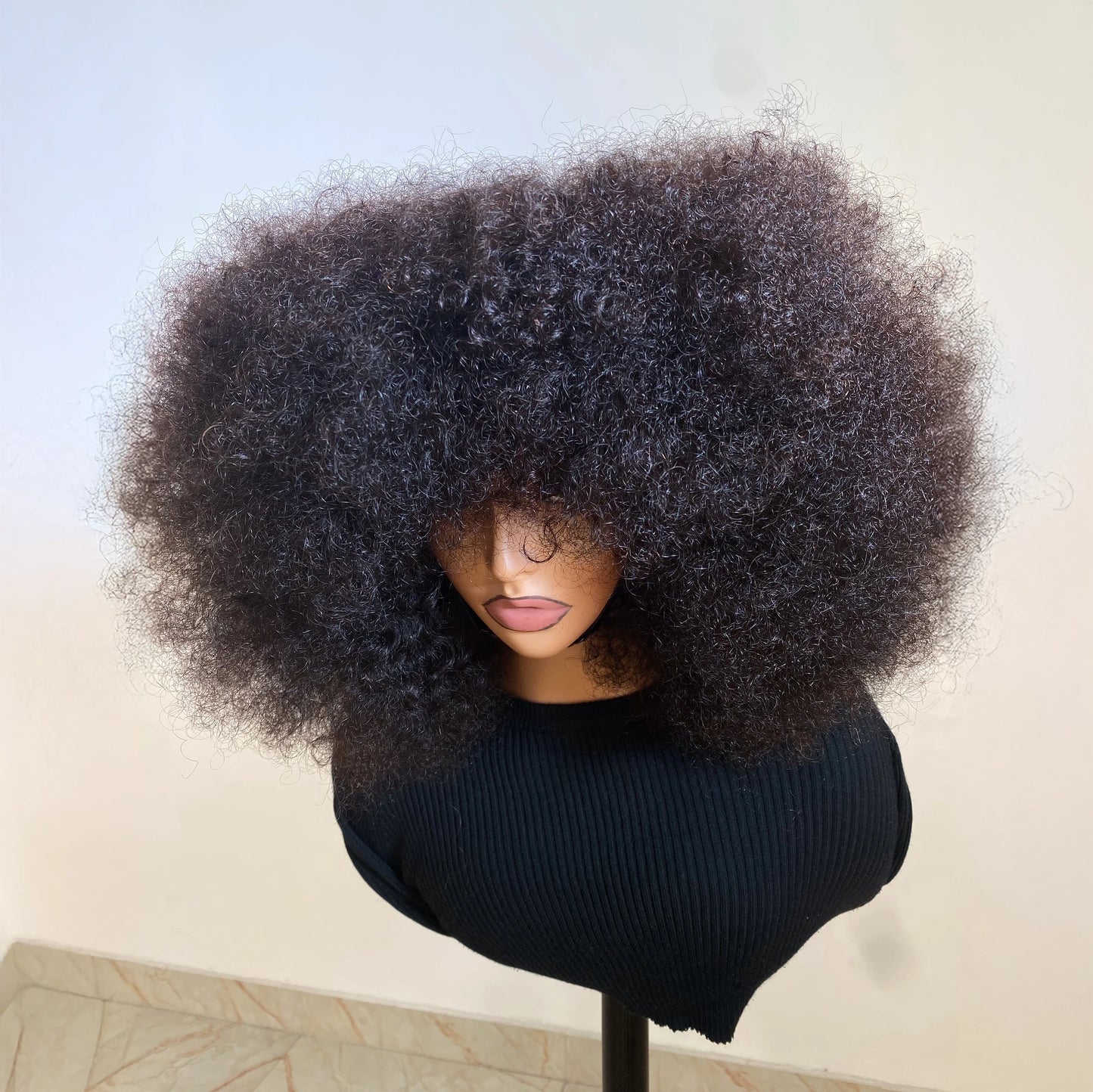 Pelucas de cabello humano rizado Afro rizado mongol con peluca Banges Banges peluca mujer sin pegamento densidad hinchable 300%