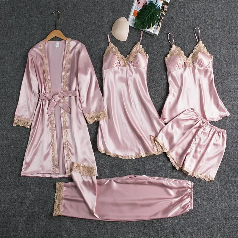 2025 Conjunto de pijamas de nuevo estilo con almohadillas para sujetador, pijamas de cinco piezas florales dorados con tiras sexis de seda, ropa de casa fina