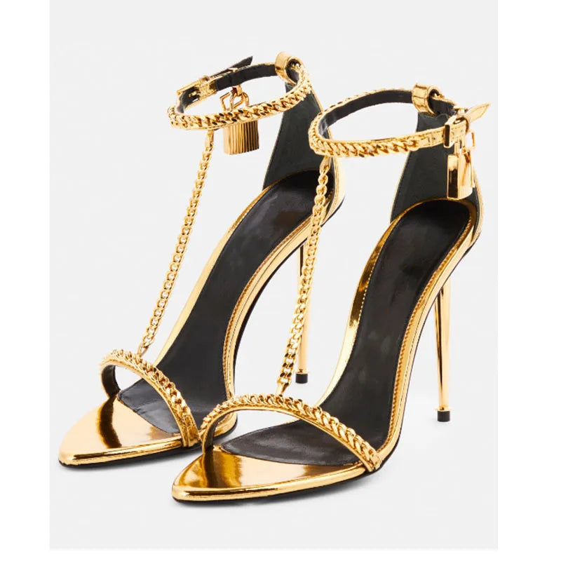 Moda minimalista cadena dorada candado Sandalias de tacón alto europeo americano Sexy tacón delgado punta abierta cadena de Metal tacones altos puntiagudos
